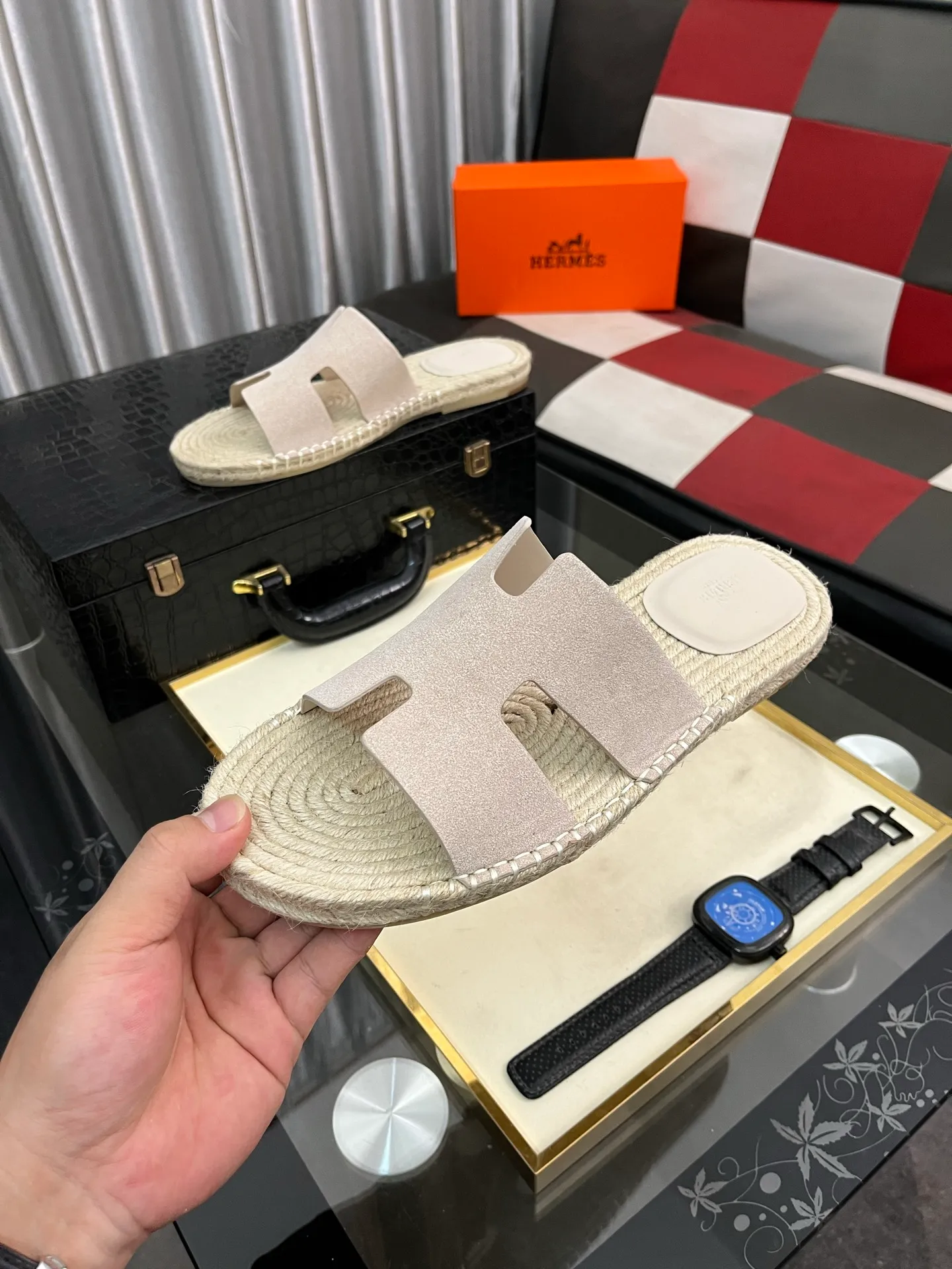 Men's shoes 💰320⌚️⌚️《HERMES》Hermès 💁♂️Men's casual slippers, quality comparison at counters🧚🏿♂️ The first layer of the upper is imported high mercerized matte, purely hand-drawn, raw rubber breathable and non-slip outsole, the lining is breathable and comfortable lambskin, the density is 100% comfortable, the original rubber outsole is wear-resistant and has a code number of 38-44. Can be customized 45-46-47